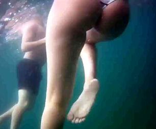 Underwater rubbin'