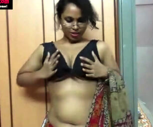 Big-titted indian aunty